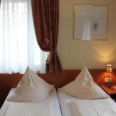 Aria Hotel 3*